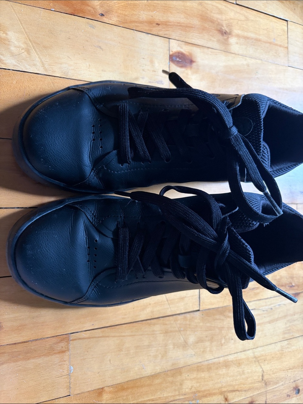 On Running Black Women's Low-Top Lace-Up Sneakers - Picture 4 of 4